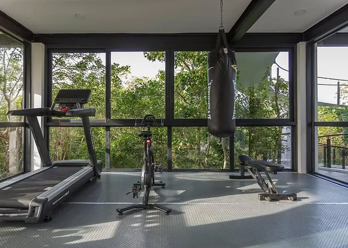 Chic Townhouse With Private Pool And Rooftop View Hébergement de vacances