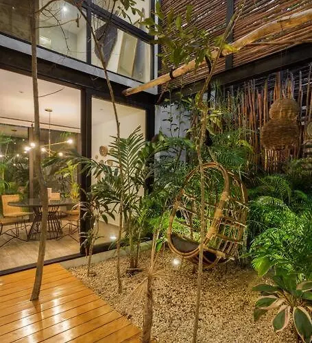 Chic Townhouse With Private Pool And Rooftop View Hébergement de vacances *