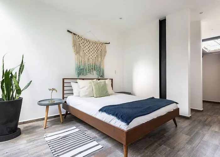 Chic Townhouse With Private Pool And Rooftop View Hébergement de vacances