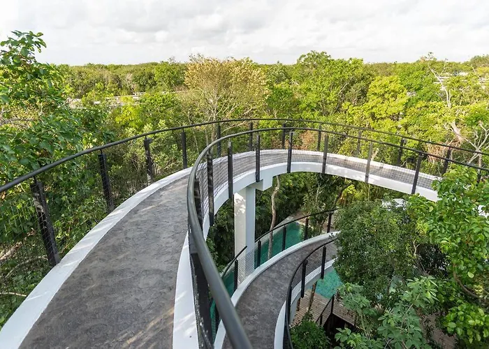 Hébergement de vacances Chic Townhouse With Private Pool And Rooftop View