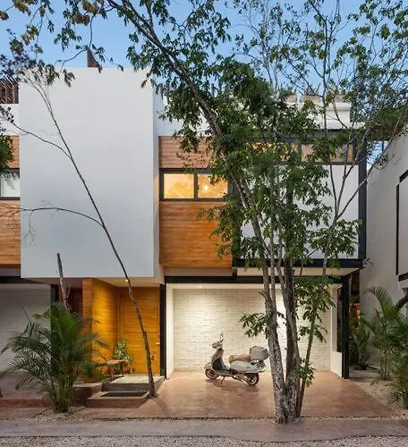 Chic Townhouse With Private Pool And Rooftop View Hébergement de vacances *